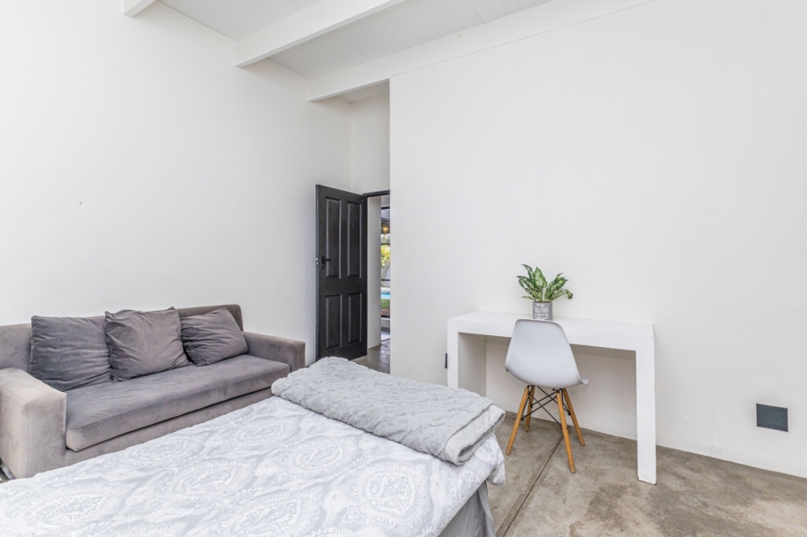 5 Bedroom Property for Sale in Mikro Park Western Cape